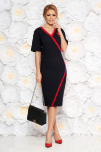 Rochie albastra-inchis eleganta tip creion cu decolteu in v din stofa accesorizata cu brosa
