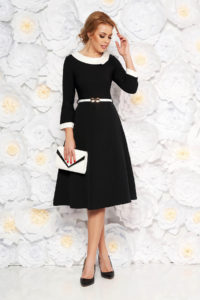 Rochie neagra eleganta in clos din stofa subtire usor elastica cu accesoriu tip curea