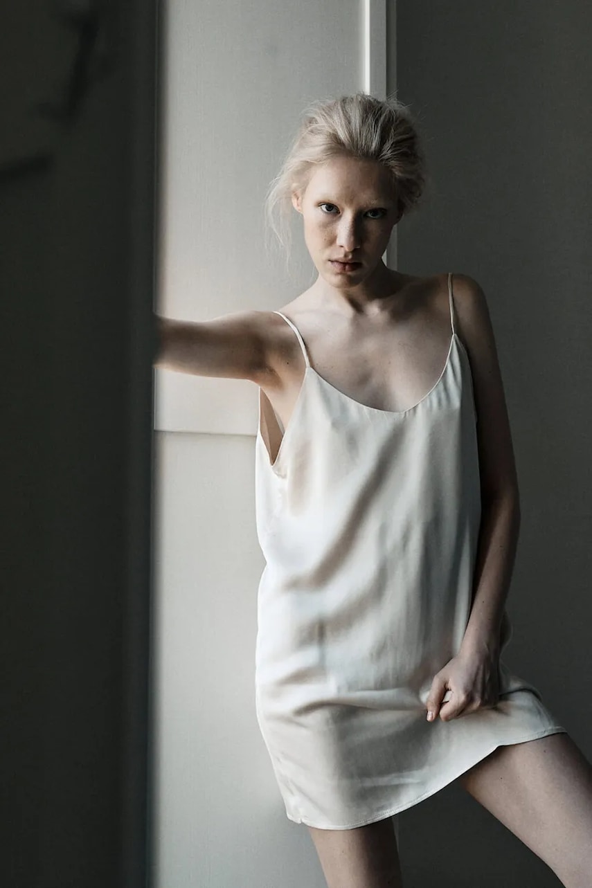 MUUV. rochie FEU culoarea bej