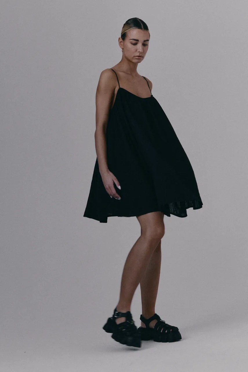 MUUV. rochie MINIME culoarea negru