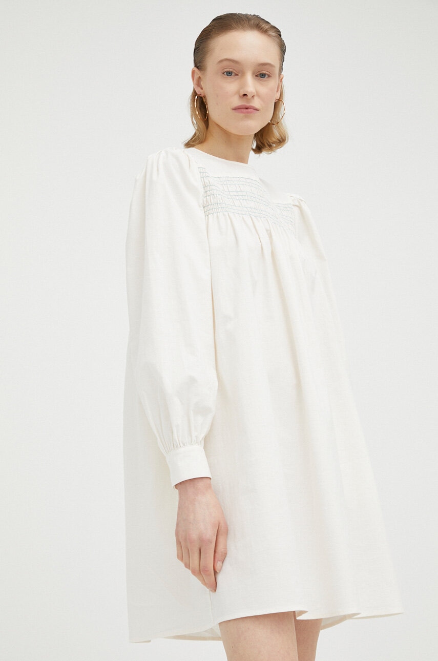 Résumé rochie culoarea bej