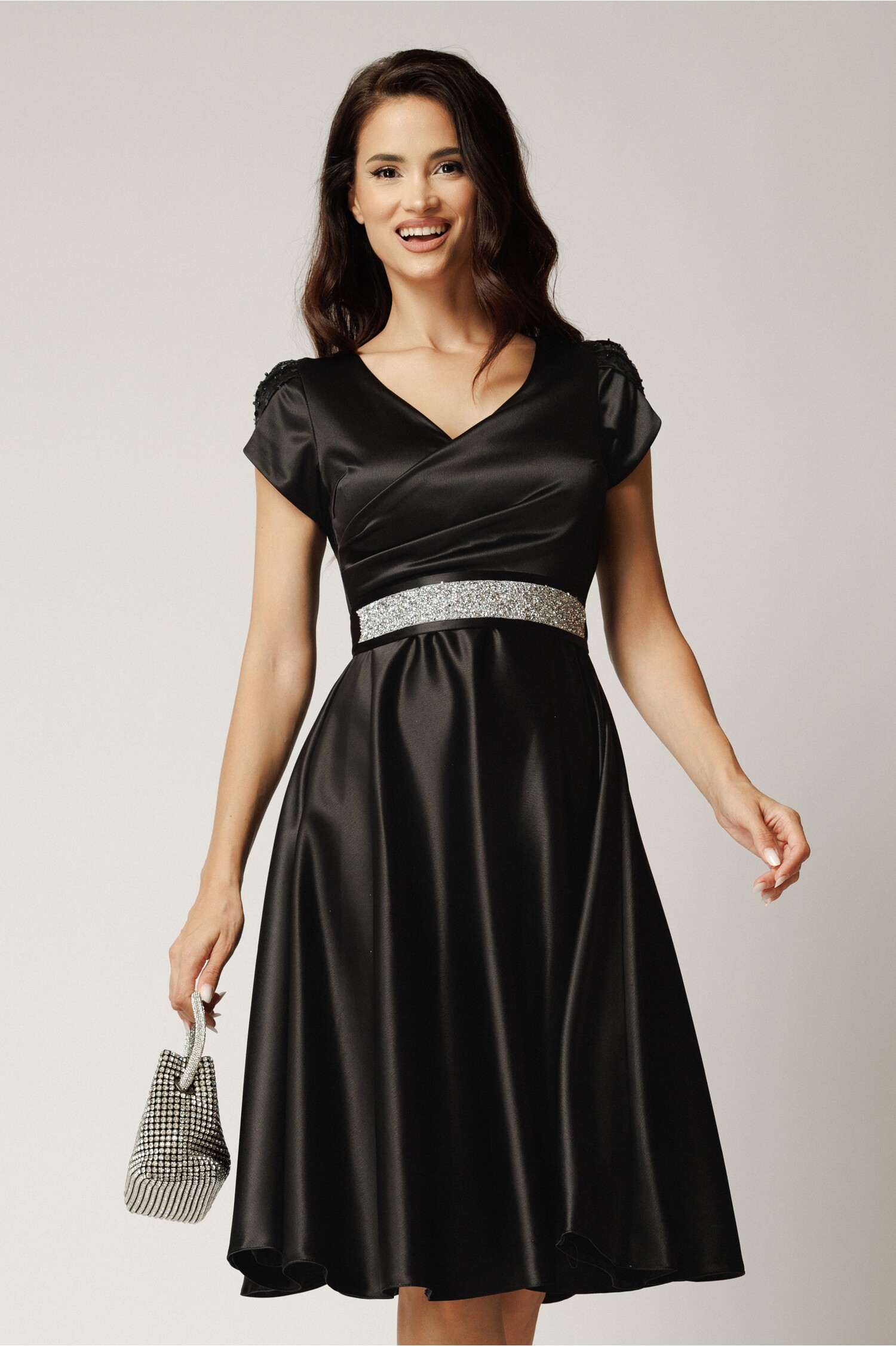 Rochie Amira midi neagra din tafta cu paiete pe maneci si cordon in talie