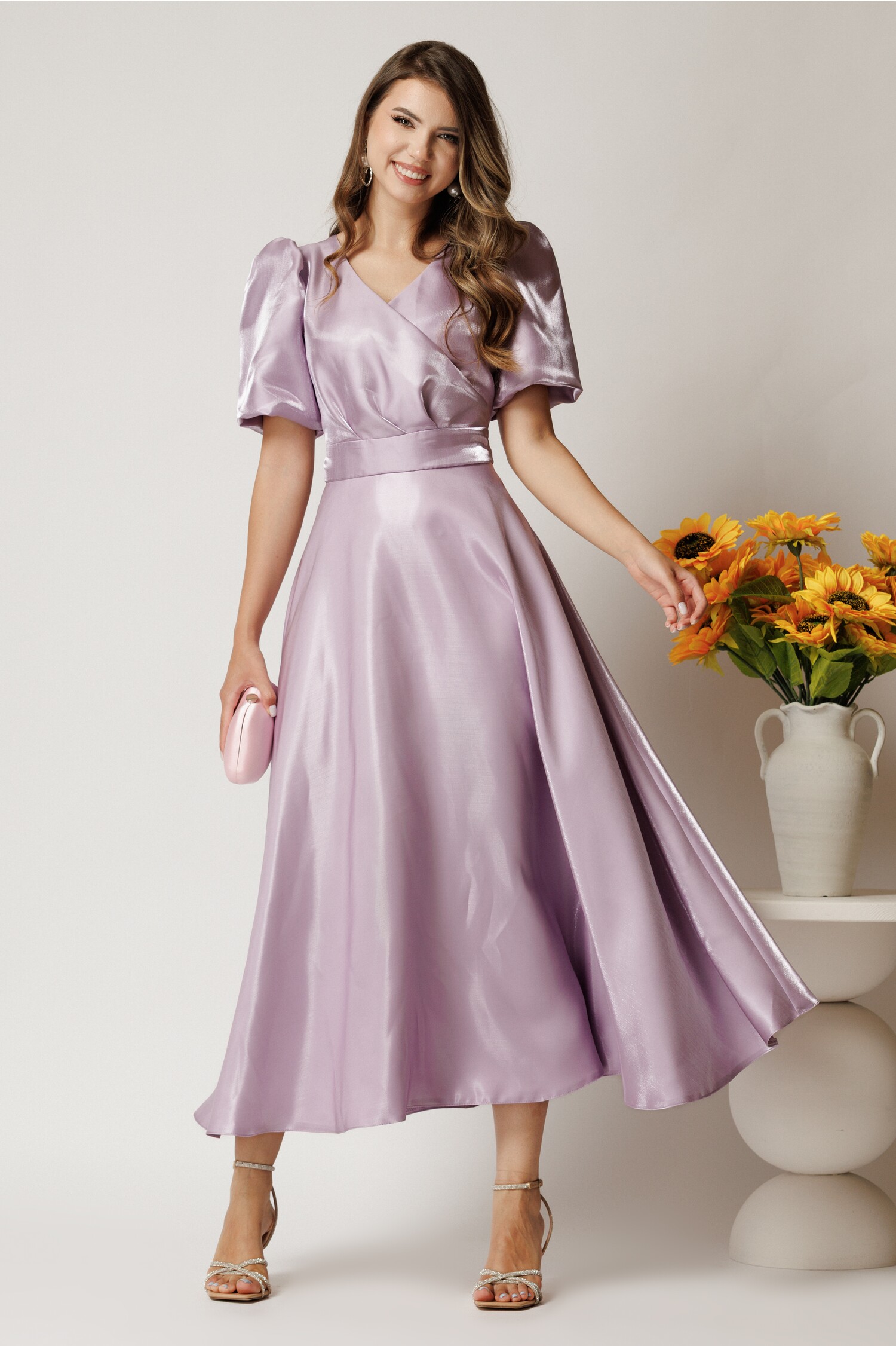 Rochie Belle midi lila din organza in clos cu decolteu petrecut