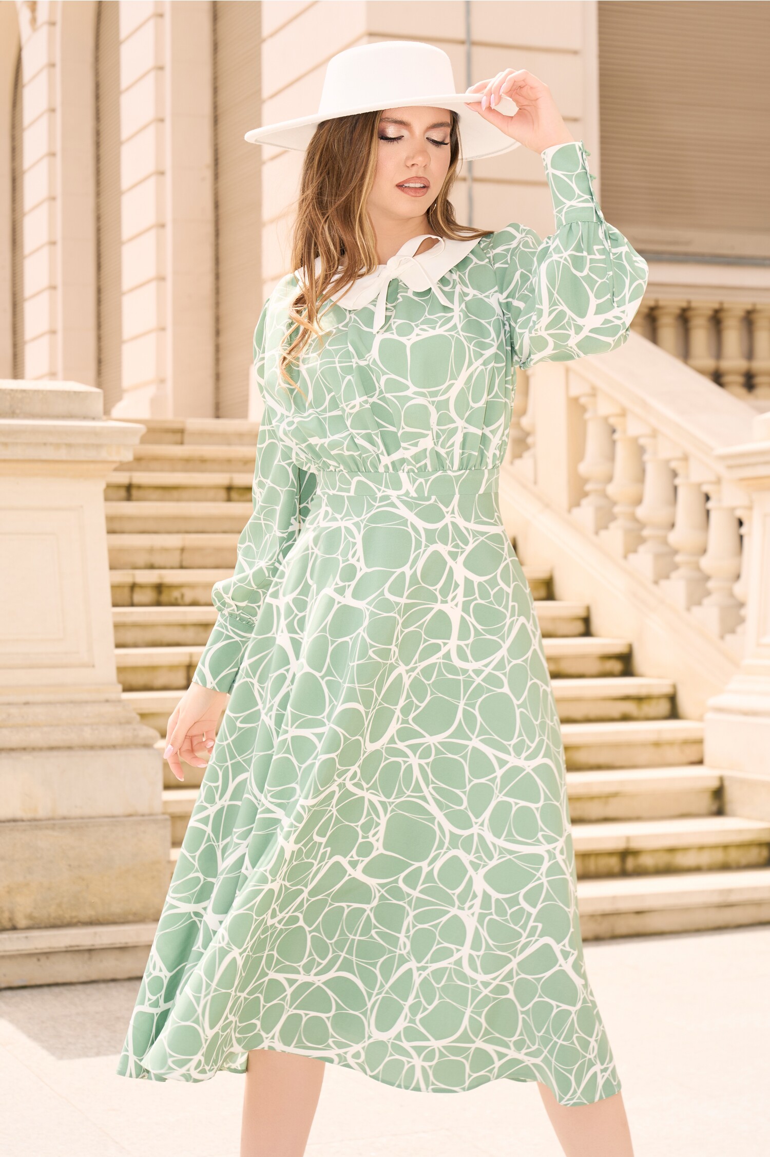 Rochie DY Fashion din viscoza alba cu imprimeuri verzi si funda la decolteu