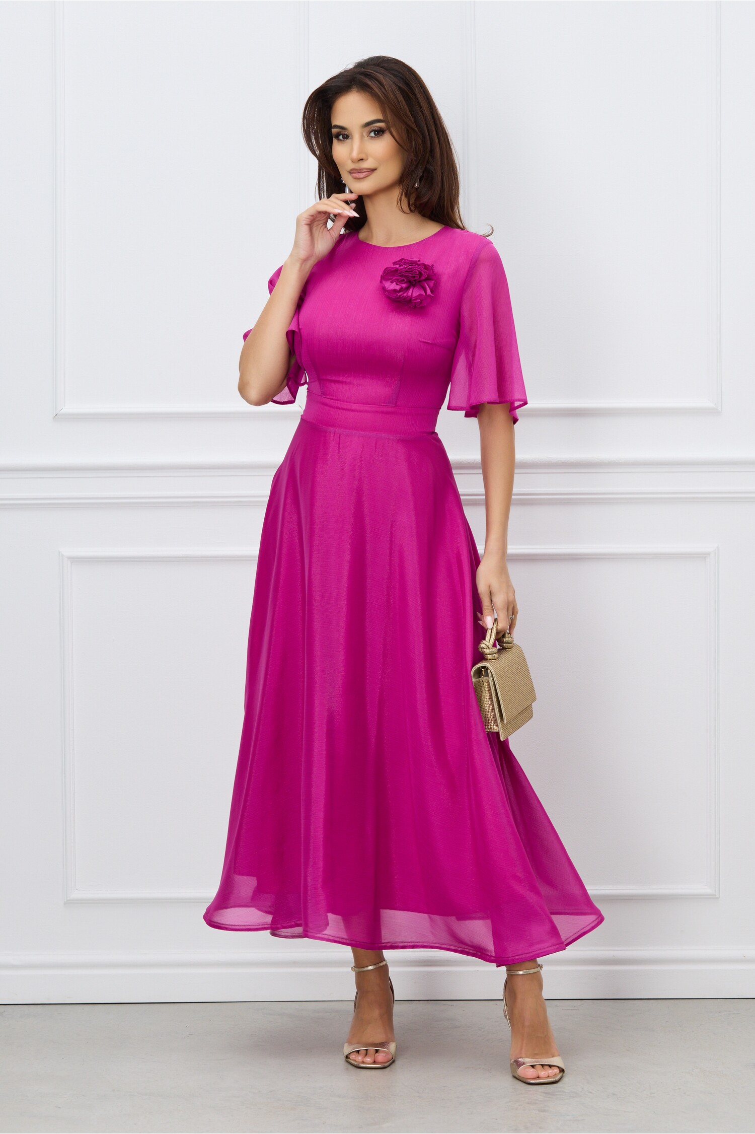 Rochie DY Fashion lunga fucsia din voal cu fir lurex in clos cu accesoriu la bust