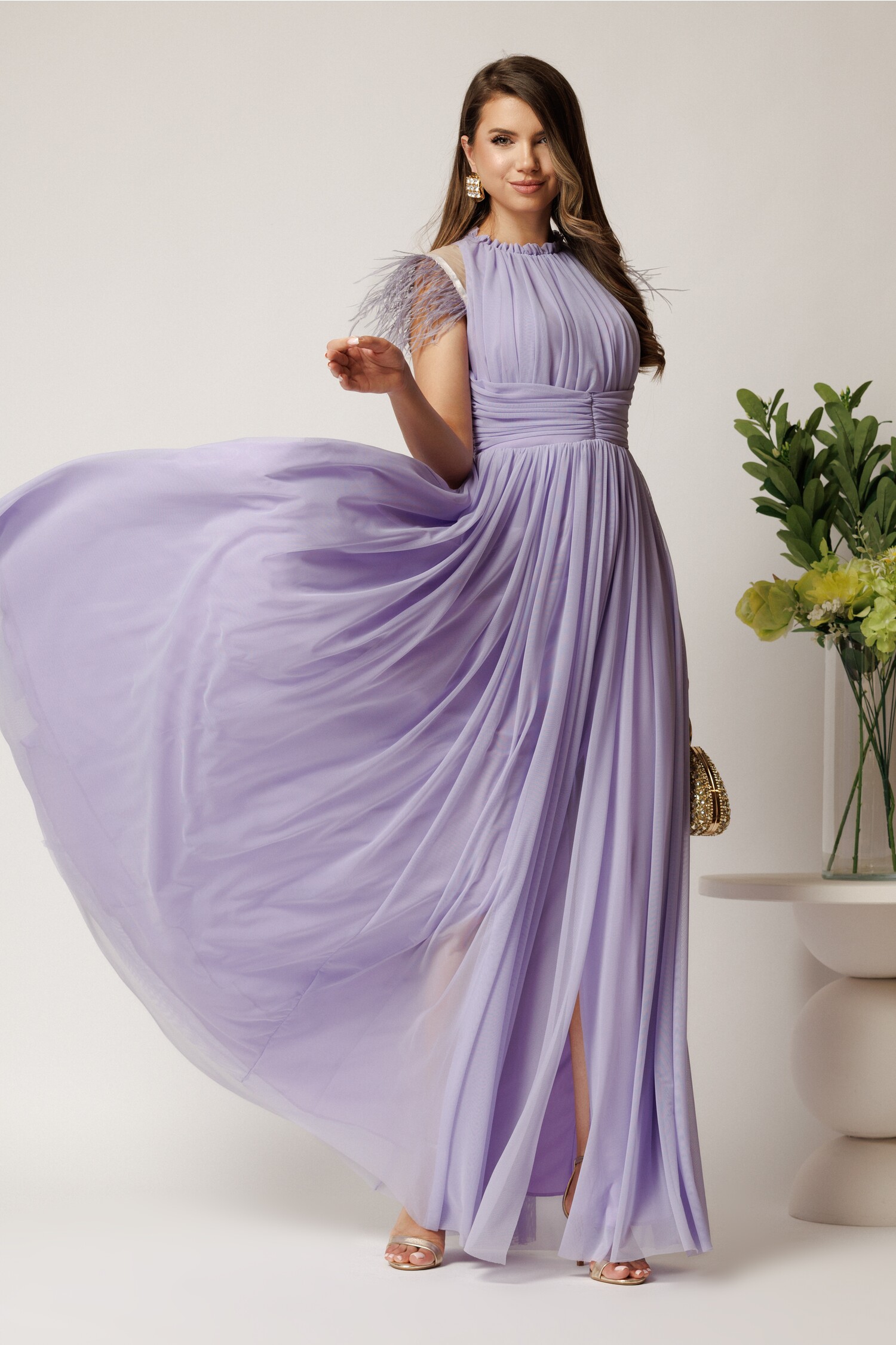 Rochie DY Fashion lunga lila din tull fin cu pene la umeri