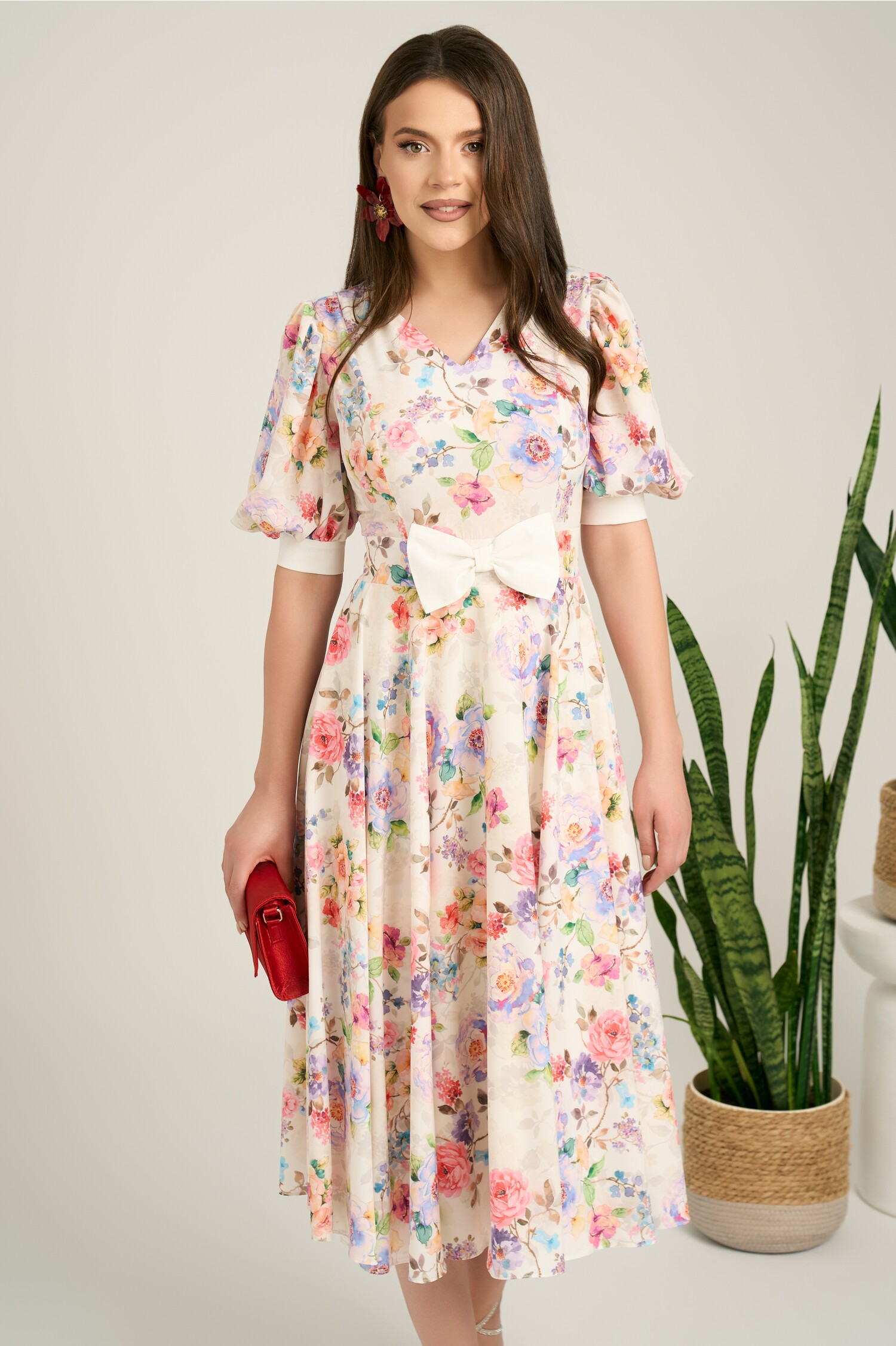 Rochie DY Fashion midi alba din voal in clos cu print floral roz si funda in talie