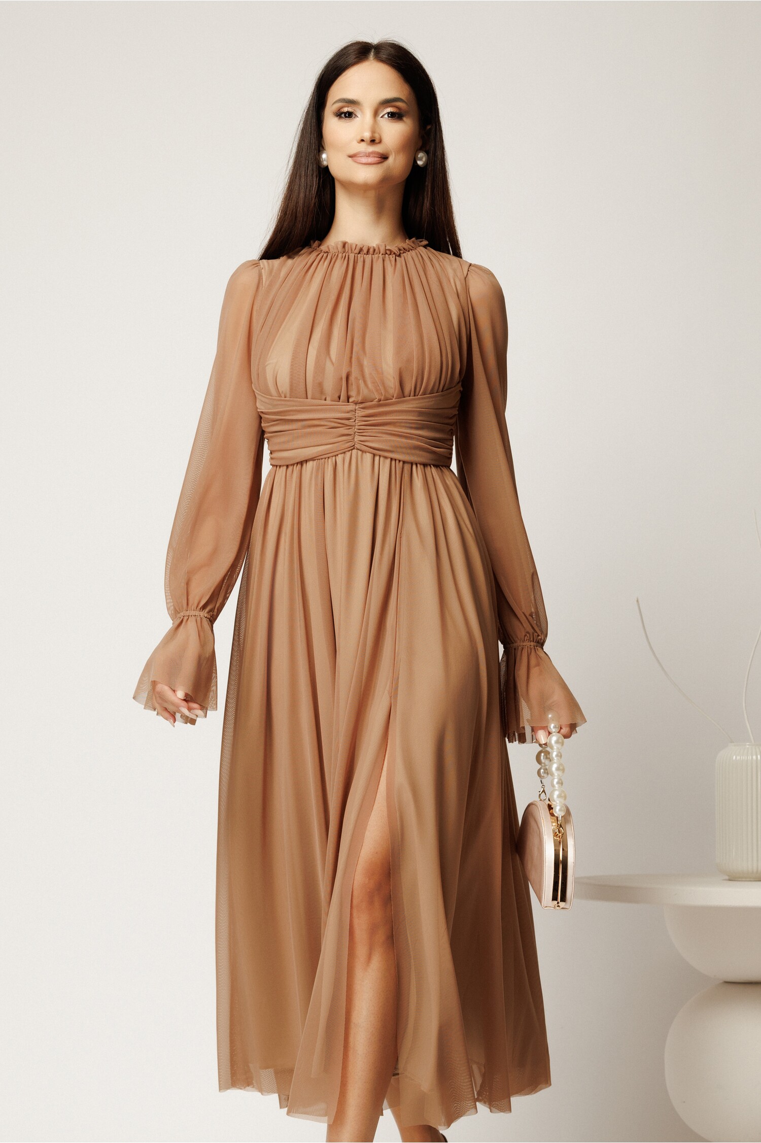 Rochie DY Fashion midi bej din tulle fin in clos cu crapatura pe picior