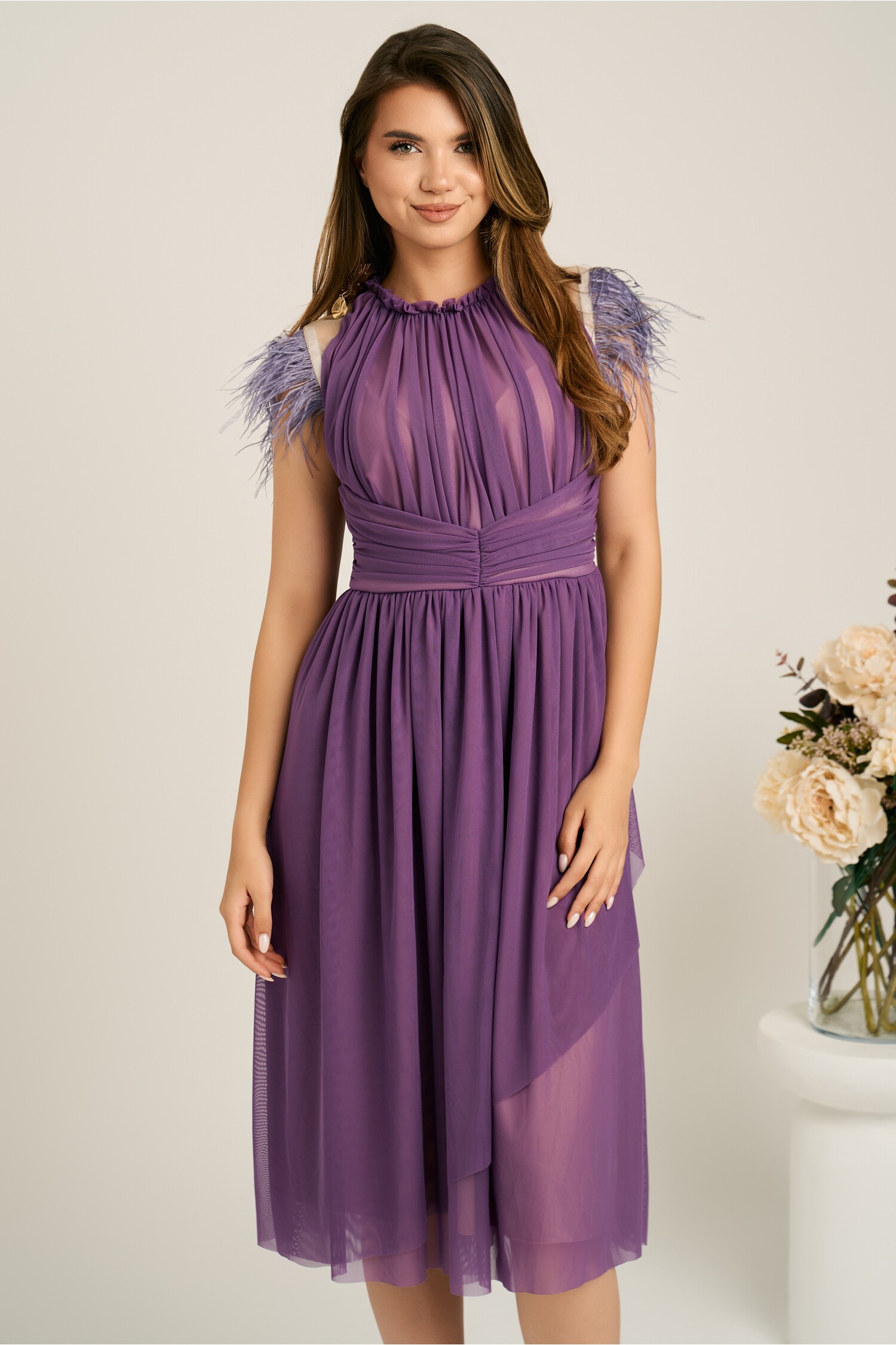 Rochie DY Fashion midi din tull mov in clos cu pene la umeri