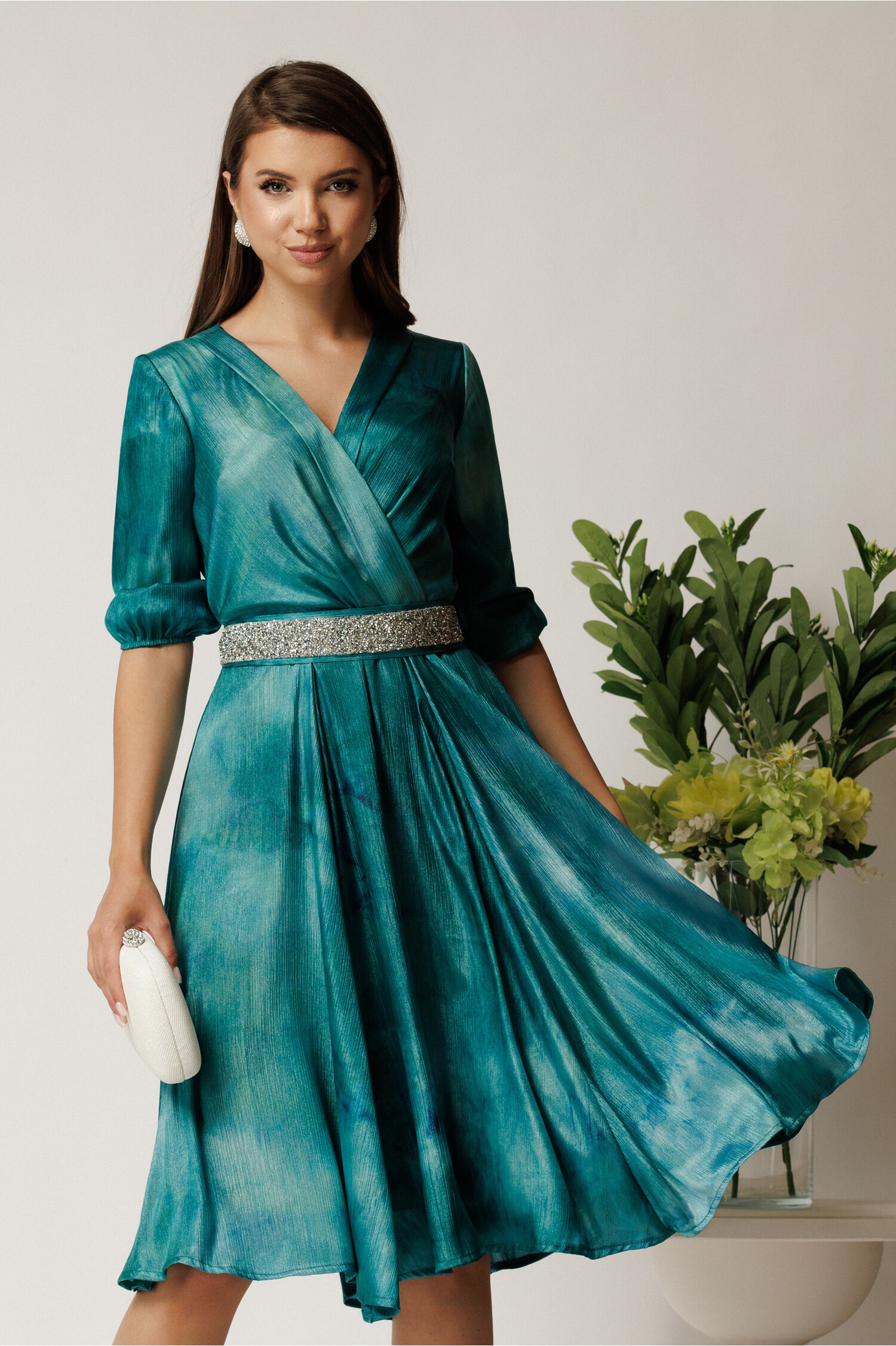 Rochie Julia midi turcoaz din satin in clos cu aspect sidefat si cordon cu strasuri