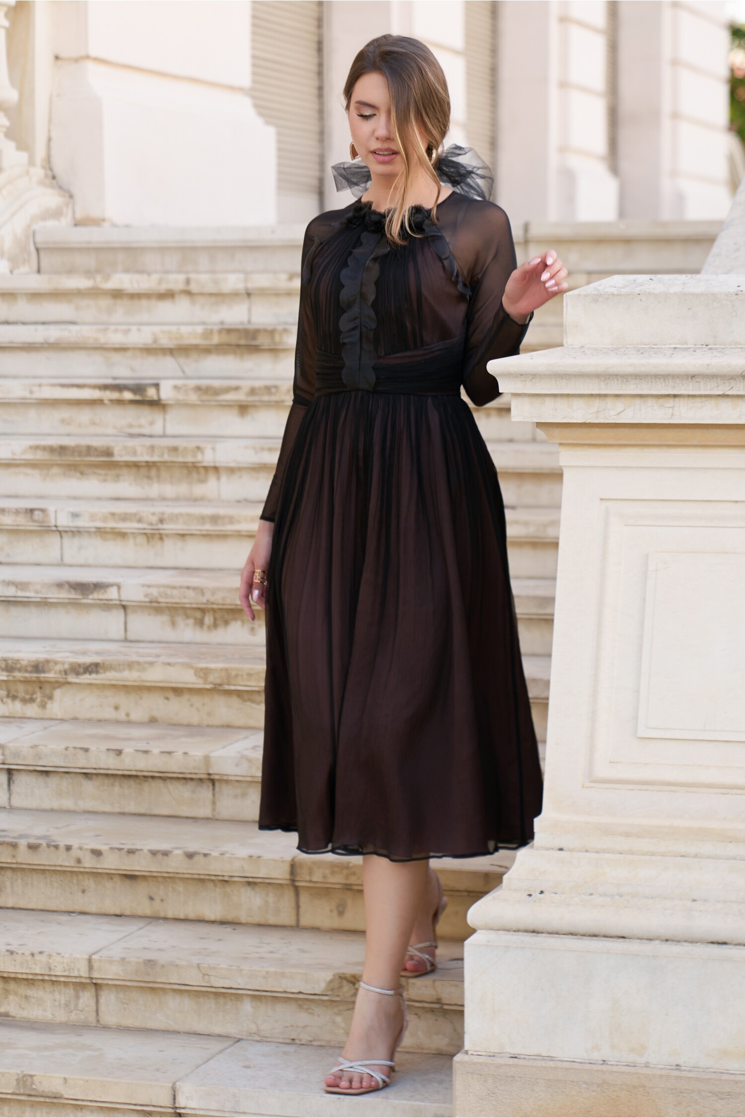 Rochie Leonard Collection din matase naturala neagra cu dublura bej si volanas pe bust