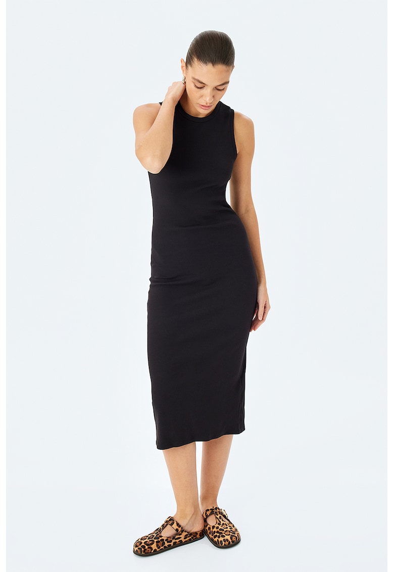 Rochie bodycon si slit pe partea din spate