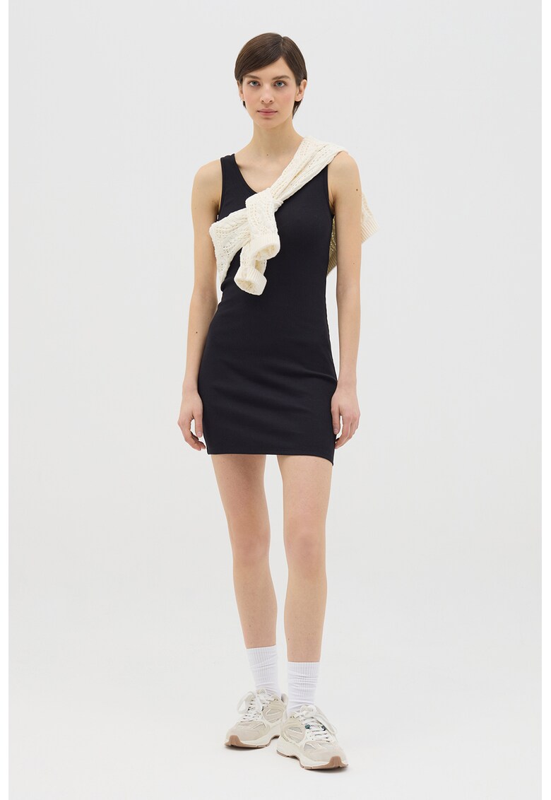 Rochie cambrata cu decolteu rotund