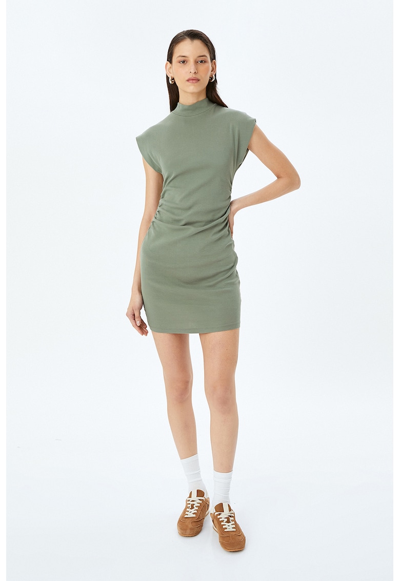 Rochie cambrata cu maneci cazute