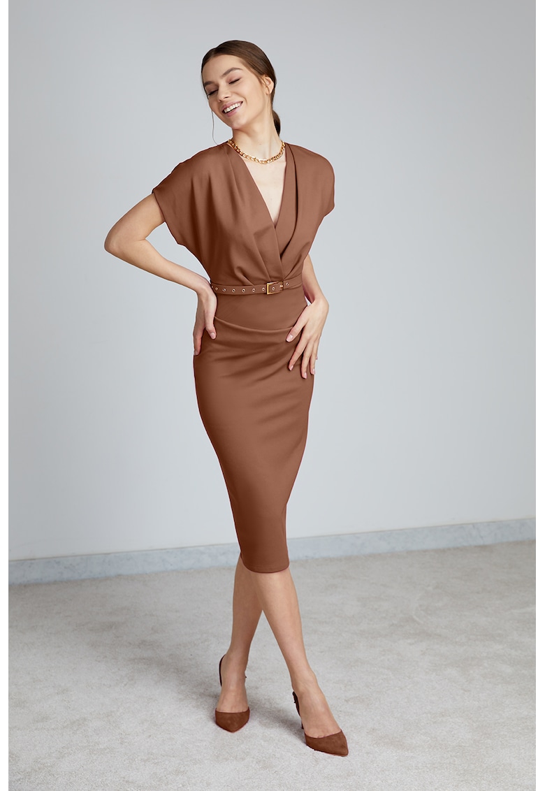 Rochie cu decolteu cache-coeur si o curea asortata