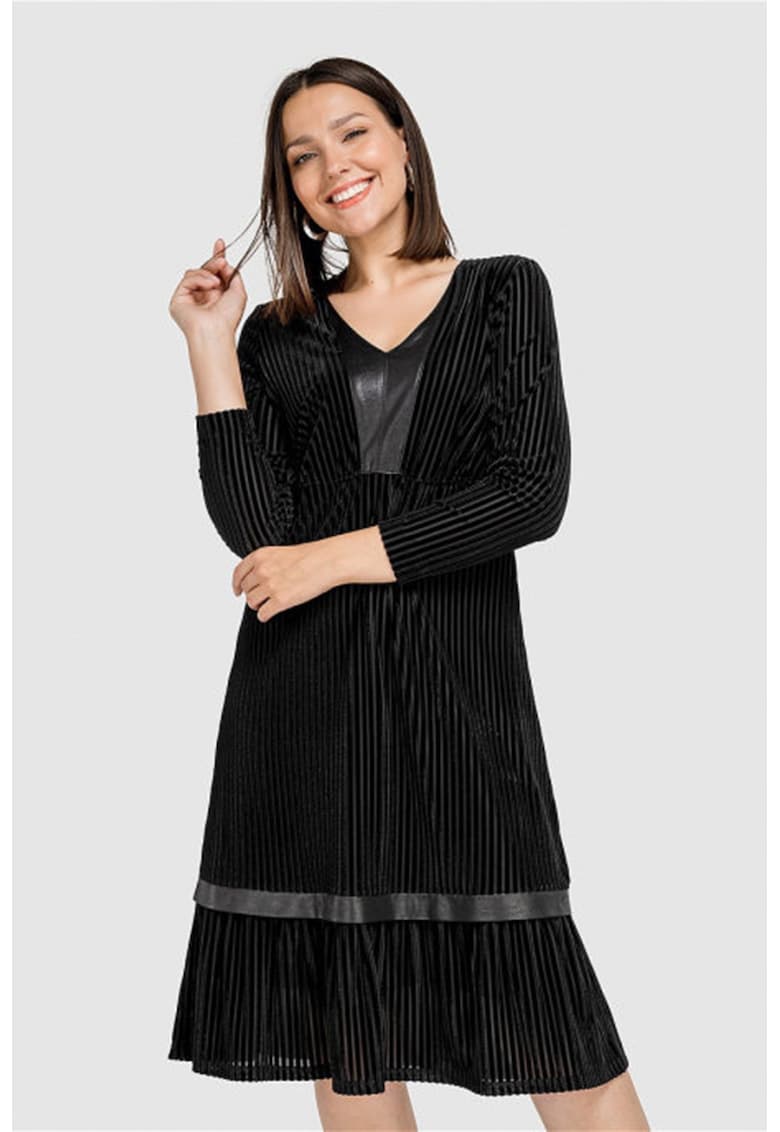 Rochie cu decolteu in V si model in dungi