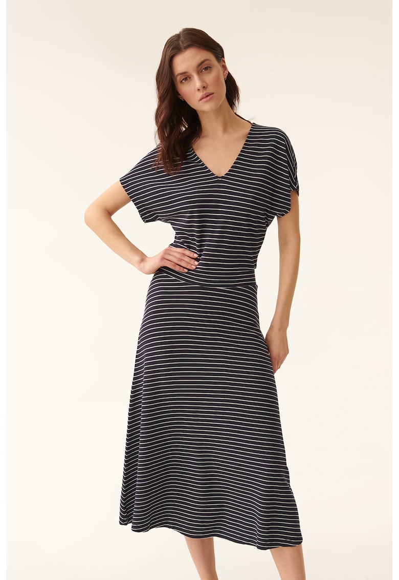 Rochie cu decolteu in V si model in dungi