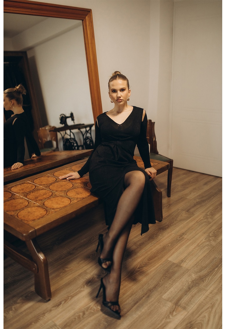 Rochie cu decolteu in V si slit frontal