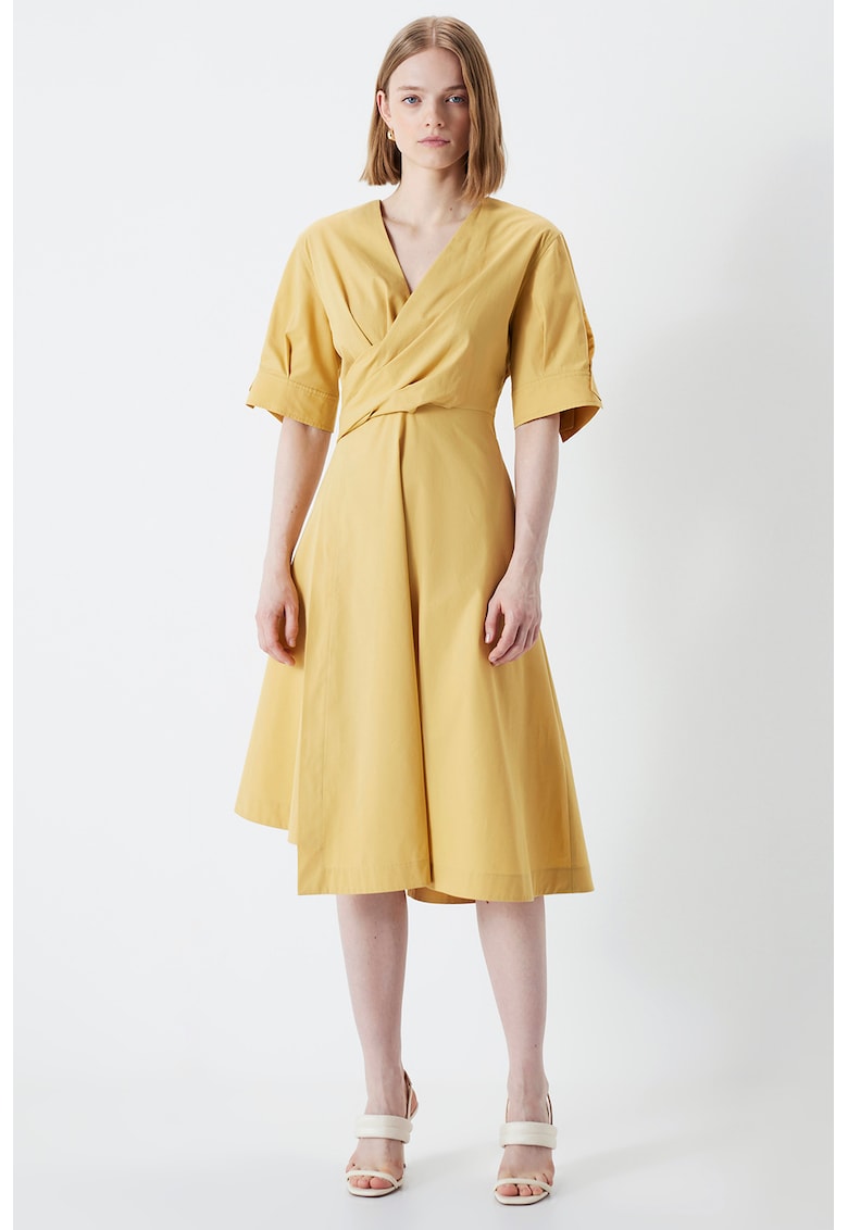 Rochie cu decolteu in v si aspect petrecut