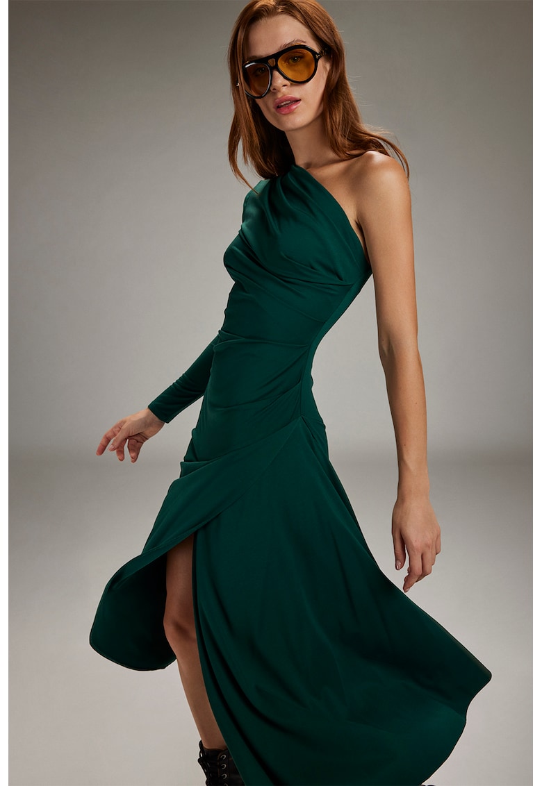 Rochie cu decolteu pe un umar si slit lateral