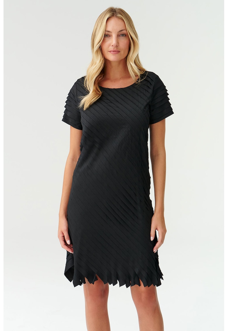 Rochie cu decolteu rotund si model stratificat