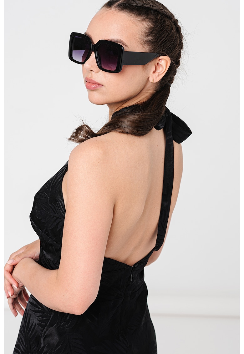 Rochie cu model si decolteu halter