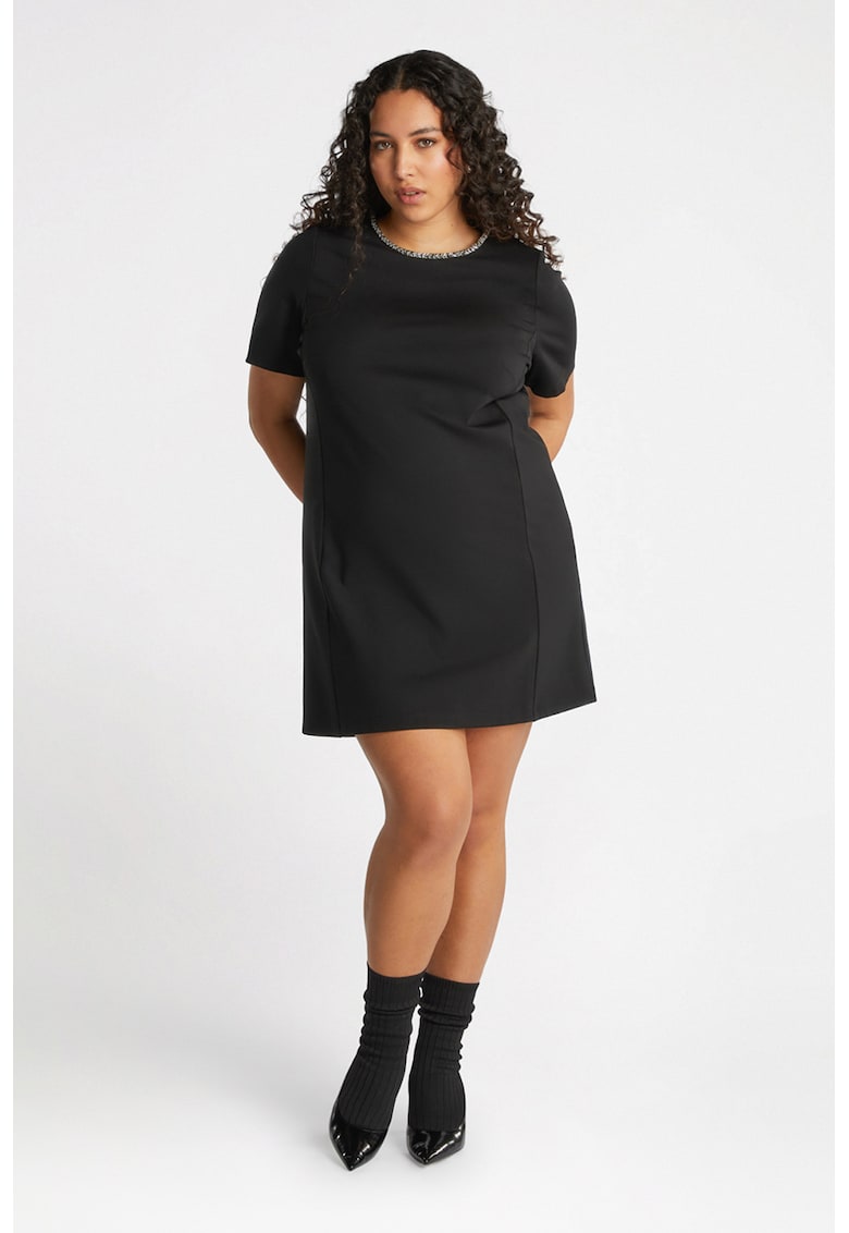 Rochie cu model uni si decupaj pe partea din spate