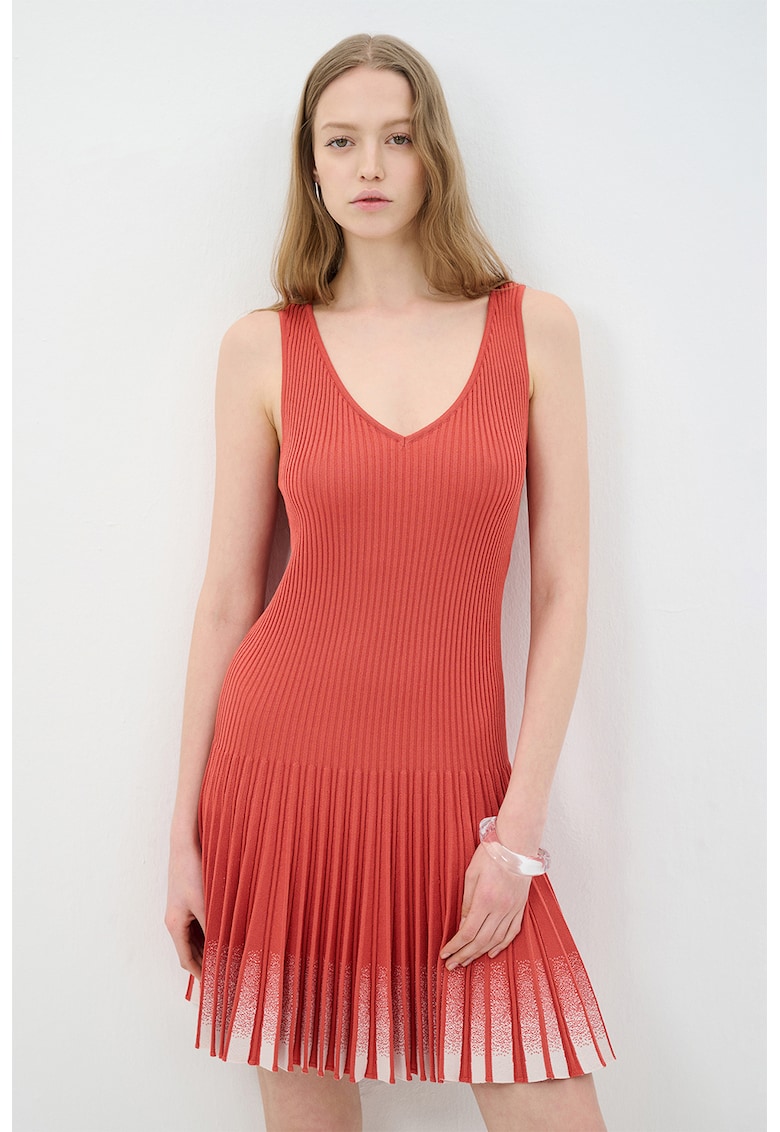 Rochie cu pliuri - striatii si decolteu in V