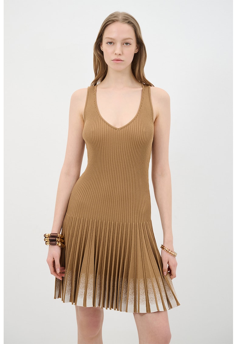 Rochie cu pliuri - striatii si decolteu in V