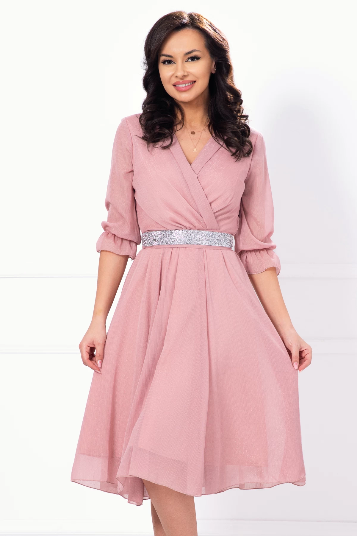 Rochie de ocazie in clos rose cu cordon stralucitor si insertii argintii