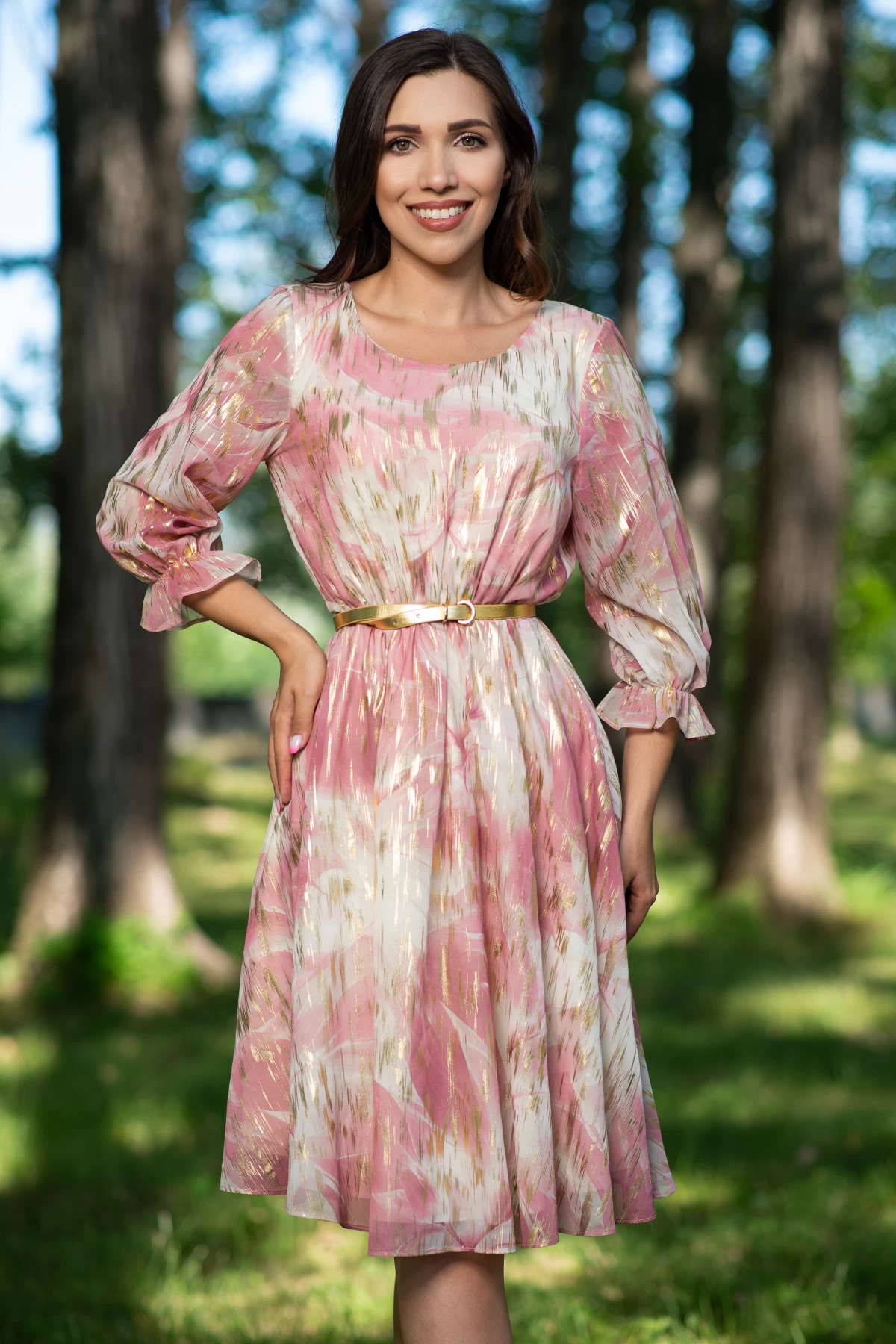 Rochie de zi in clos Iraida roz cu insertii aurii