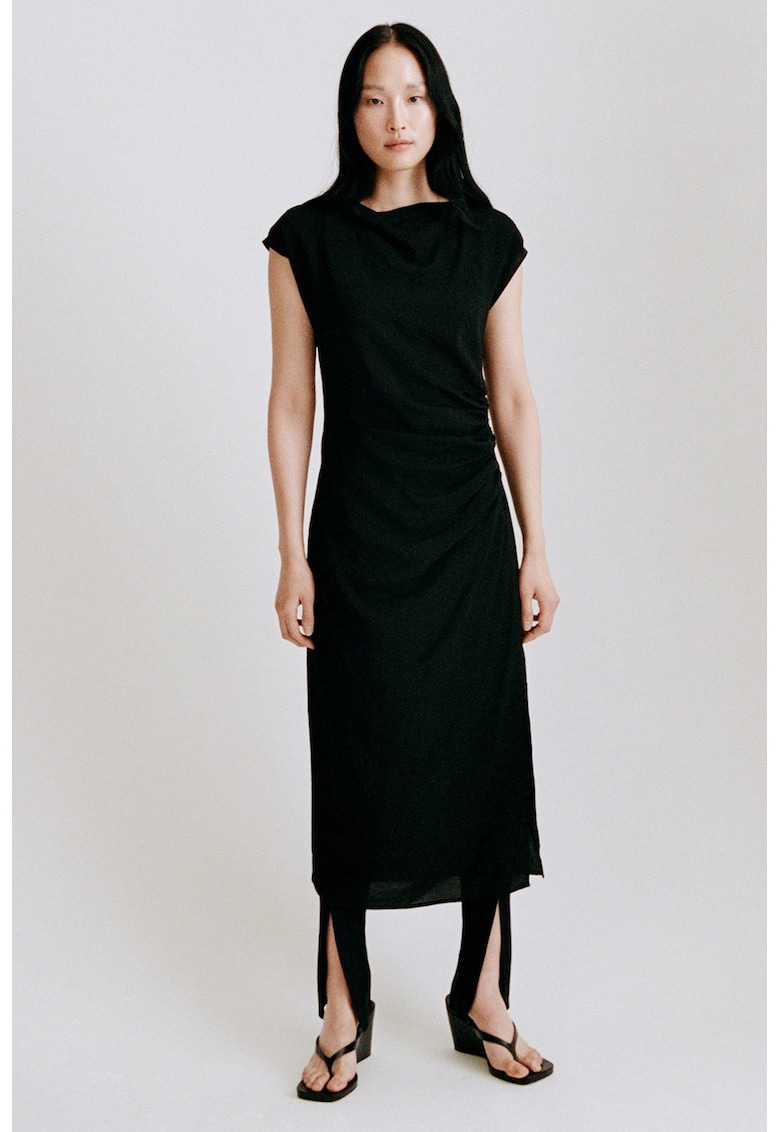 Rochie dreapta cu asepct drapat