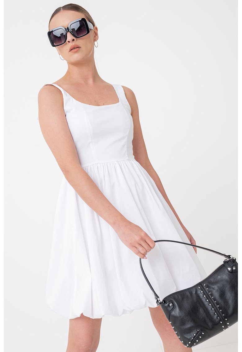 Rochie evazata cu decolteu patrat