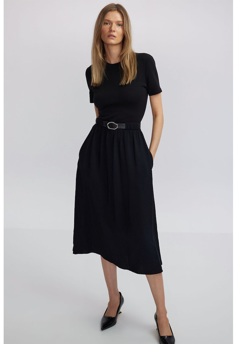 Rochie evazata cu maneci scurte