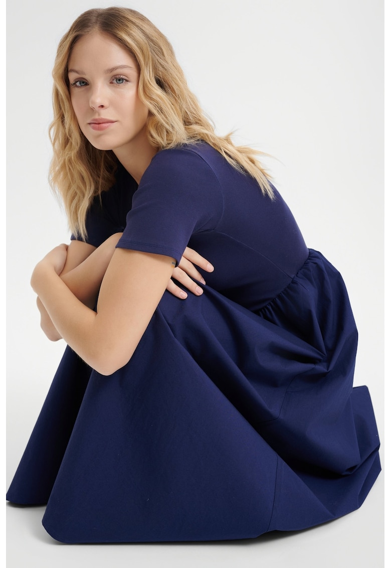 Rochie evazata cu maneci scurte