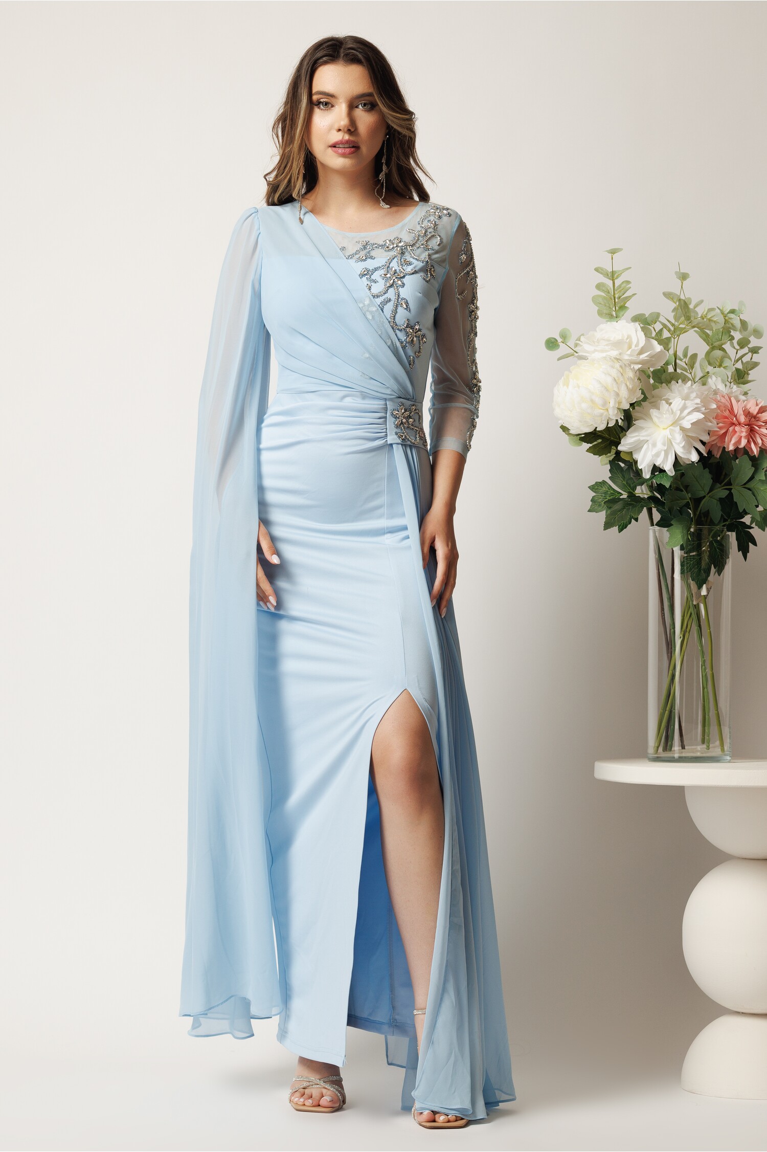 Rochie lunga bleu din neopren cu strasuri si tull