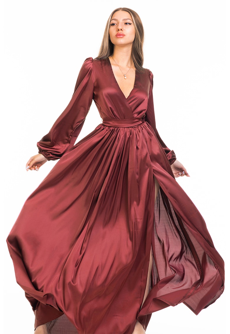 Rochie maxi evazata cu slit si model petrecut