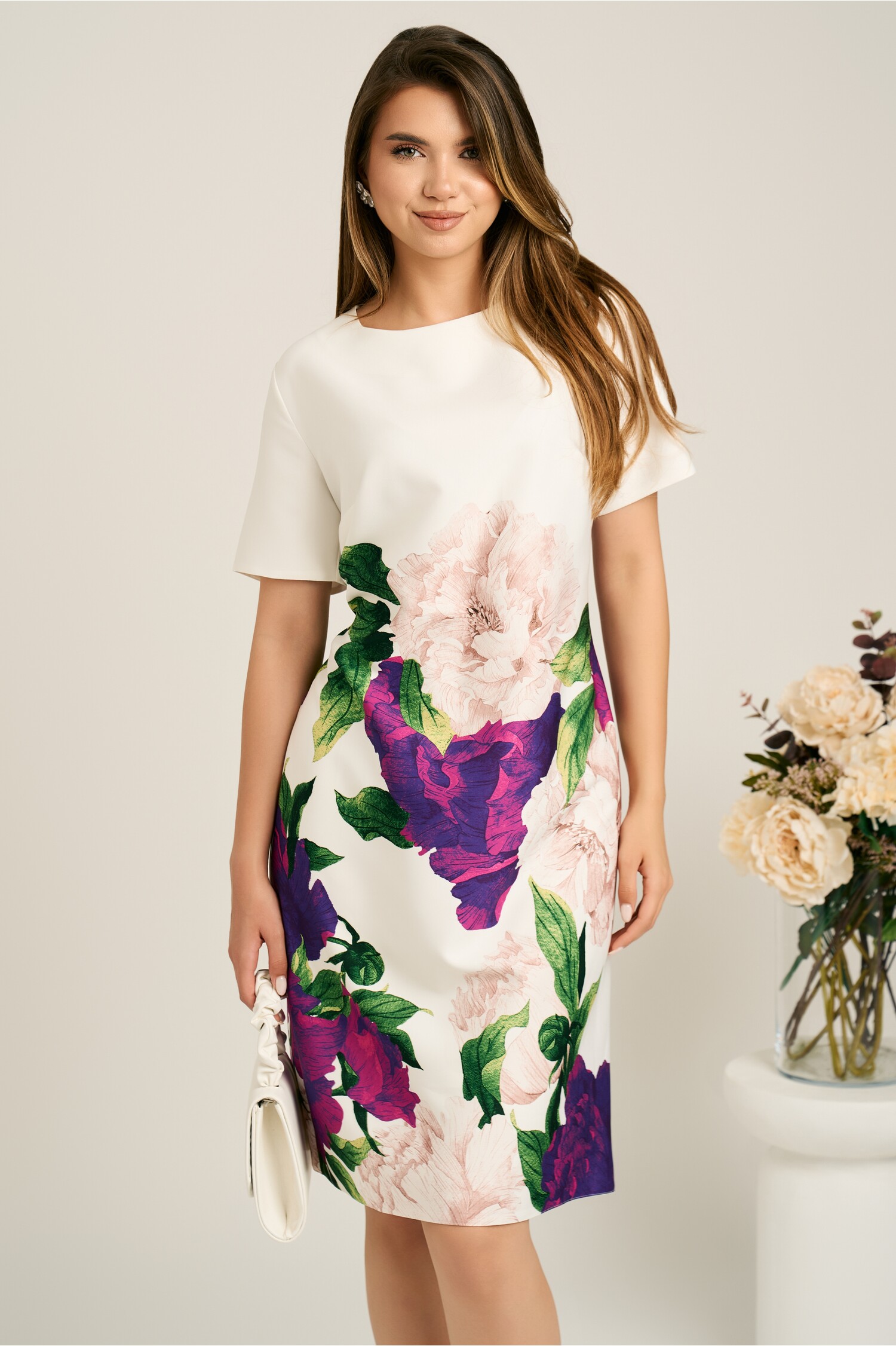 Rochie midi alba cu flori mov din stofa cu croi drept