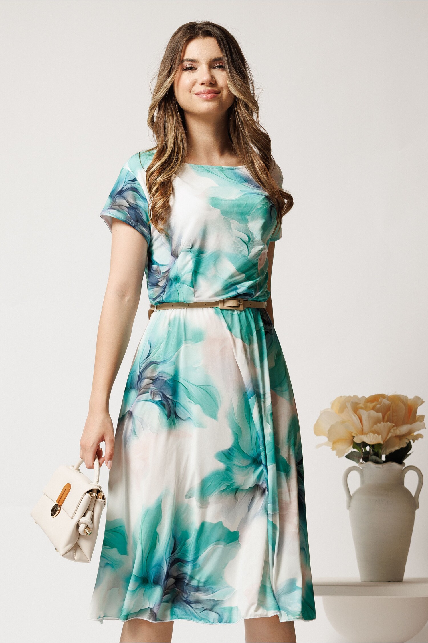 Rochie midi alba cu imprimeu verde din lycra in clos
