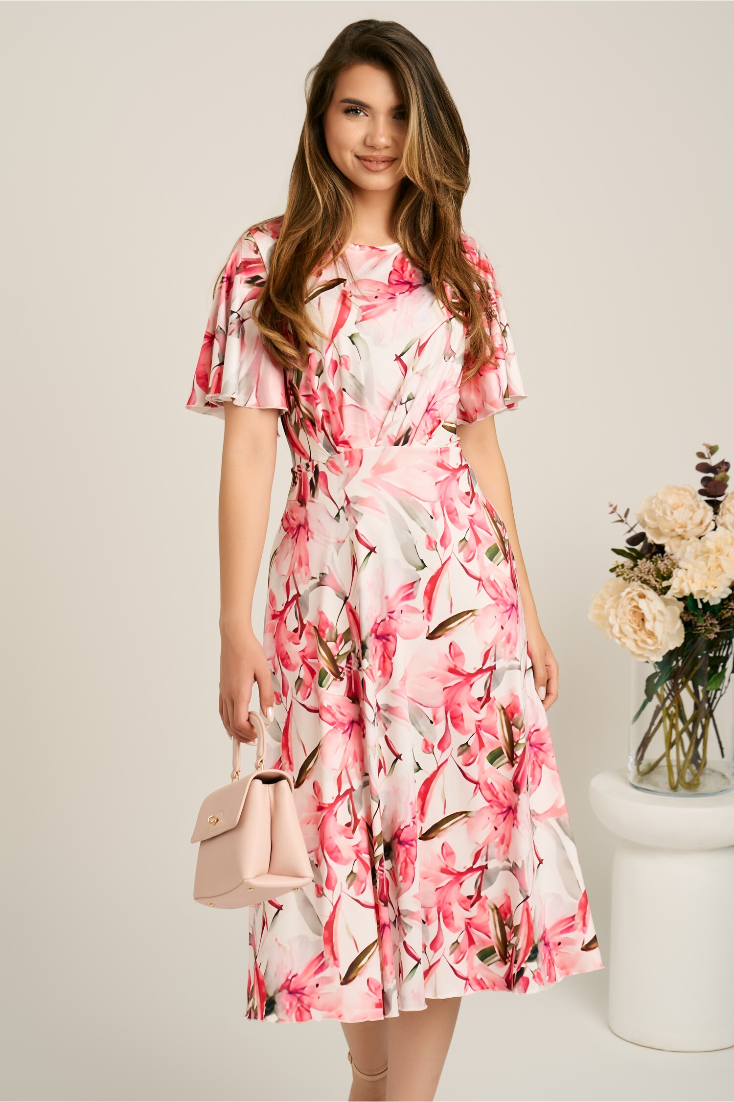 Rochie midi alba din viscoza in clos cu flori fucsia