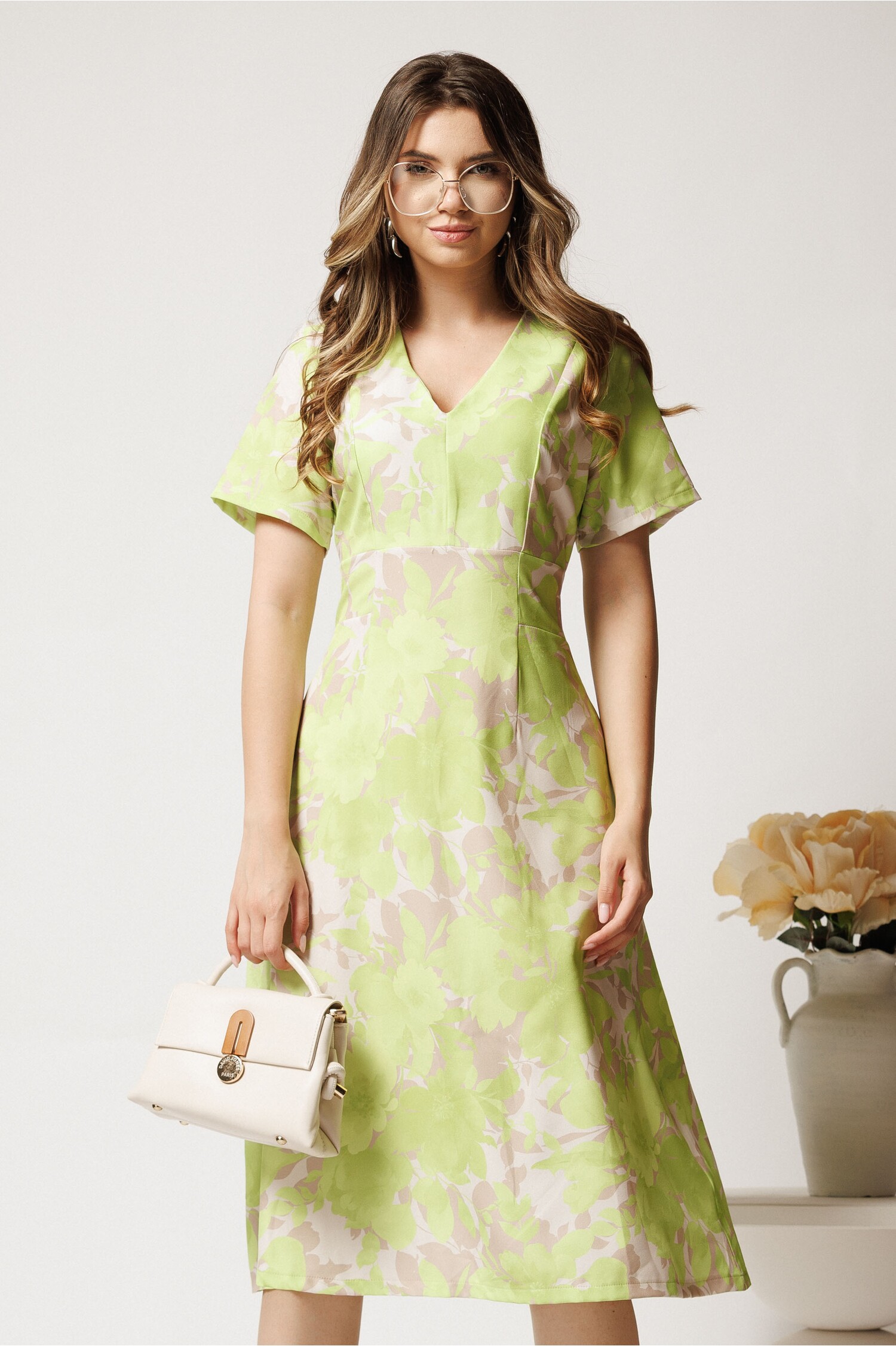 Rochie midi bej cu imprimeu verde neon din viscoza in clini