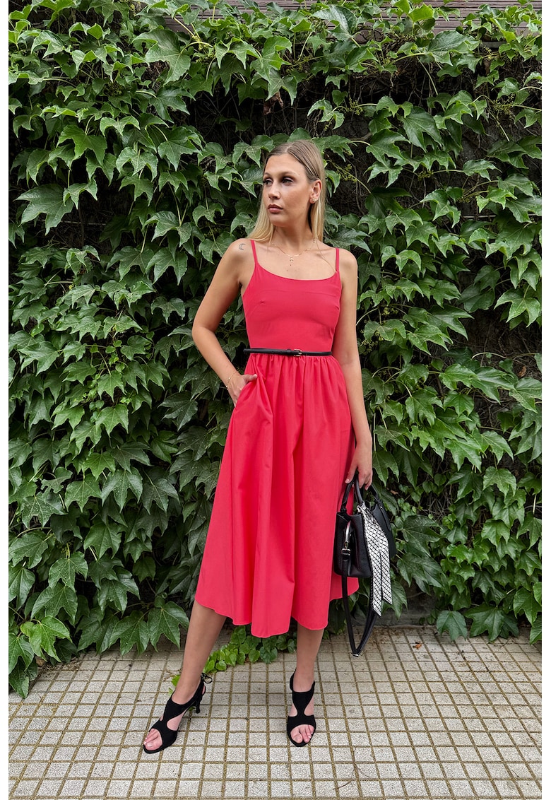 Rochie midi evazata cu curea subtire in talie