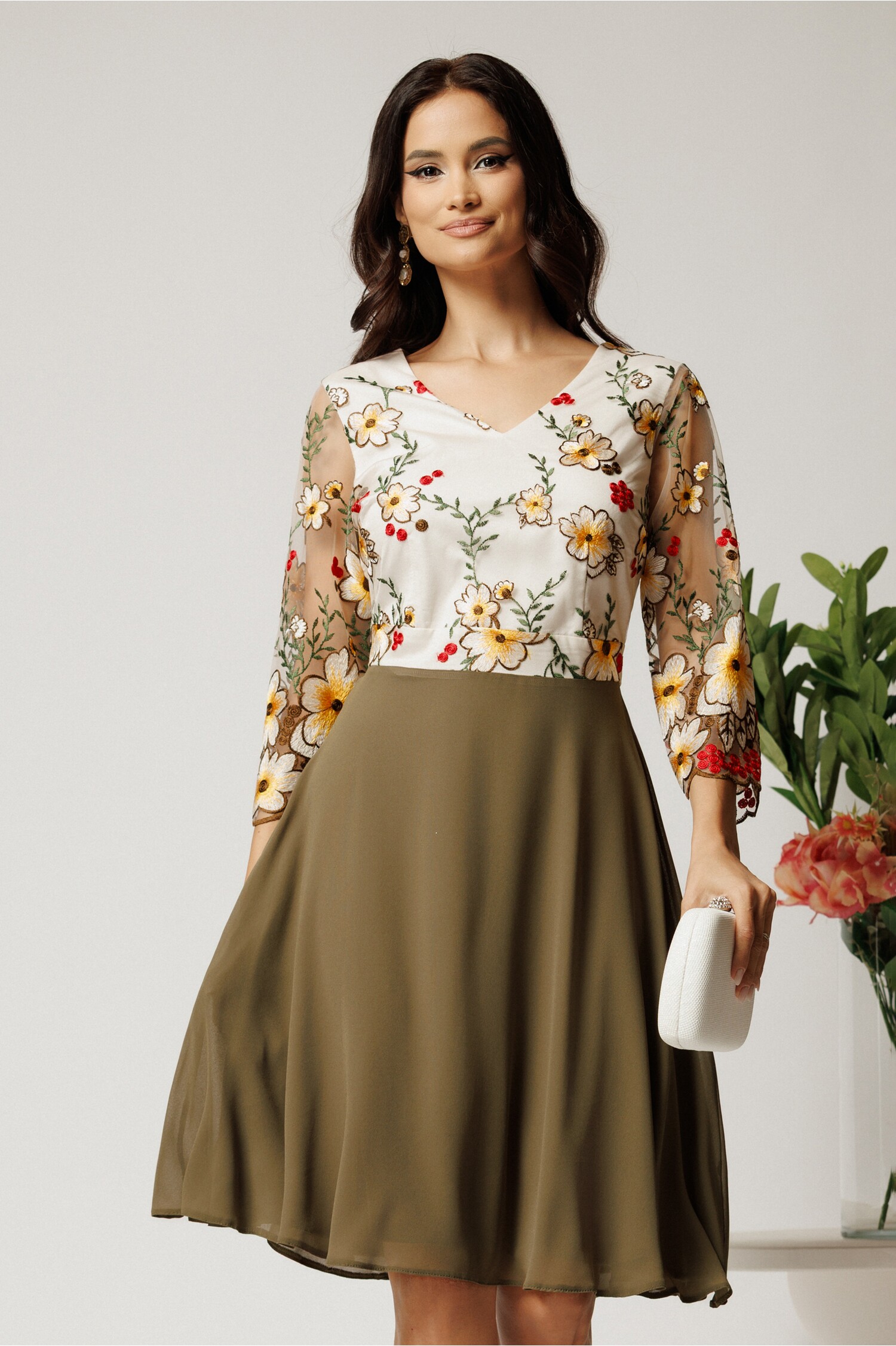 Rochie midi kaki cu fusta in clos din voal si dantela florala la bust