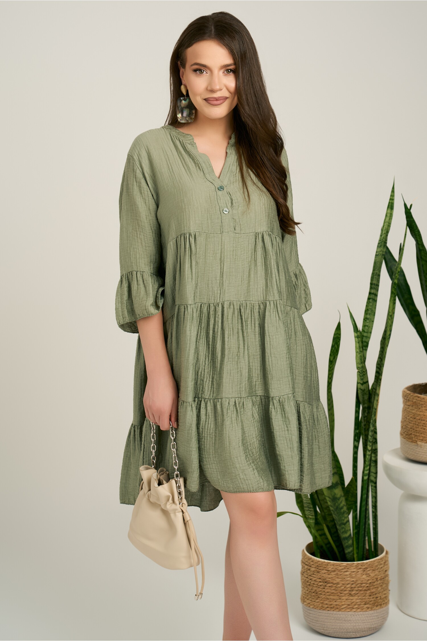 Rochie midi kaki din tencel creponat cu croi tip A si nasturi la bust