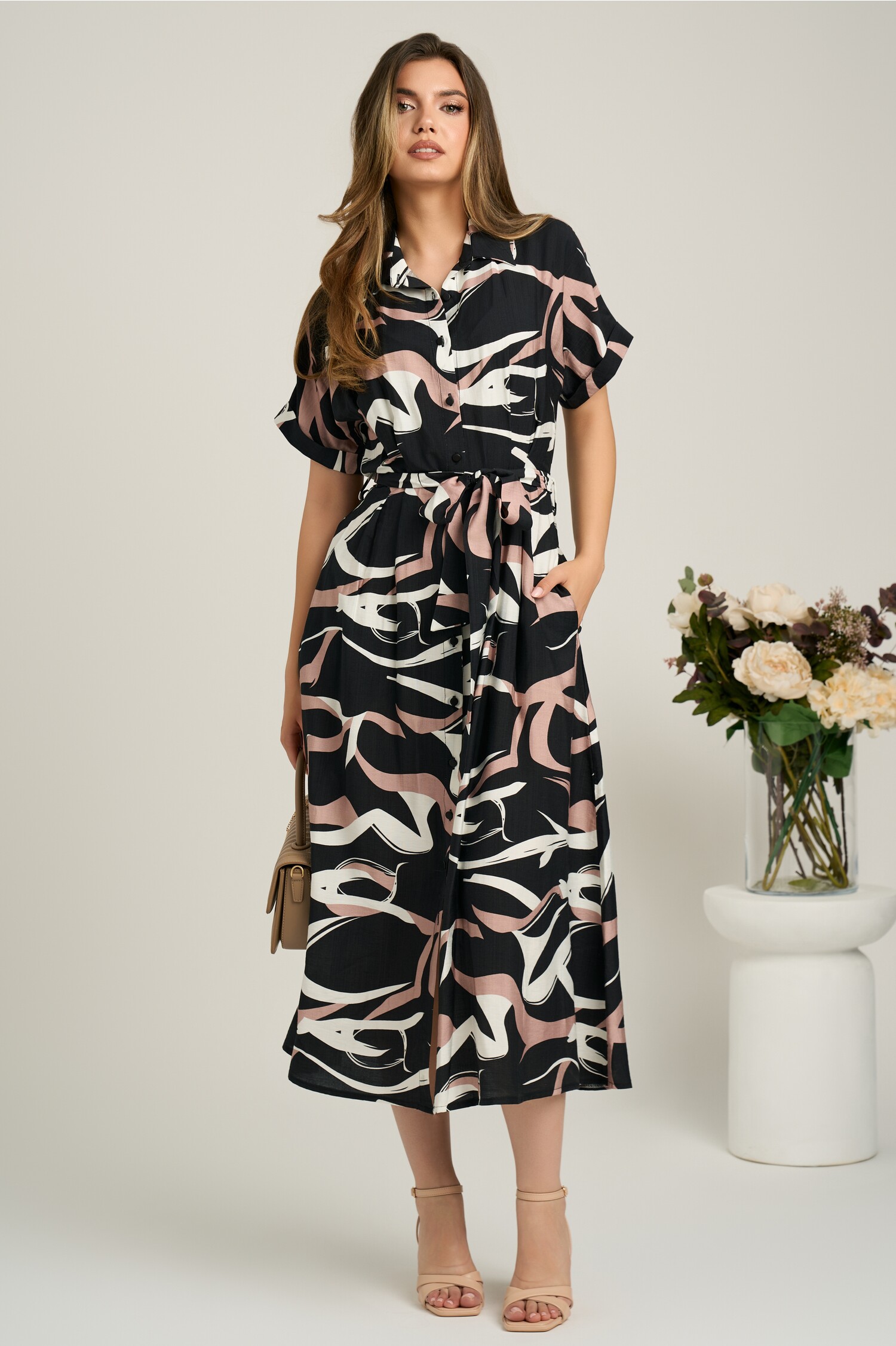 Rochie midi neagra cu bej din viscoza in clini cu nasturi si cordon in talie