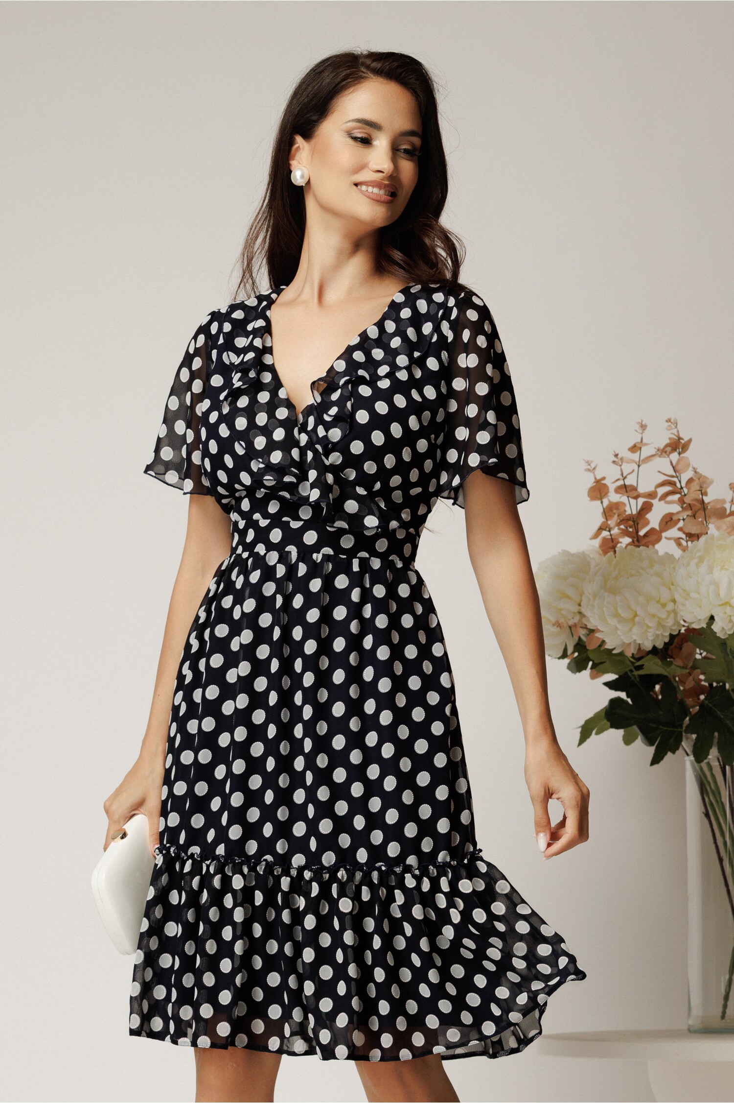 Rochie midi neagra din voal cu buline albe si volane