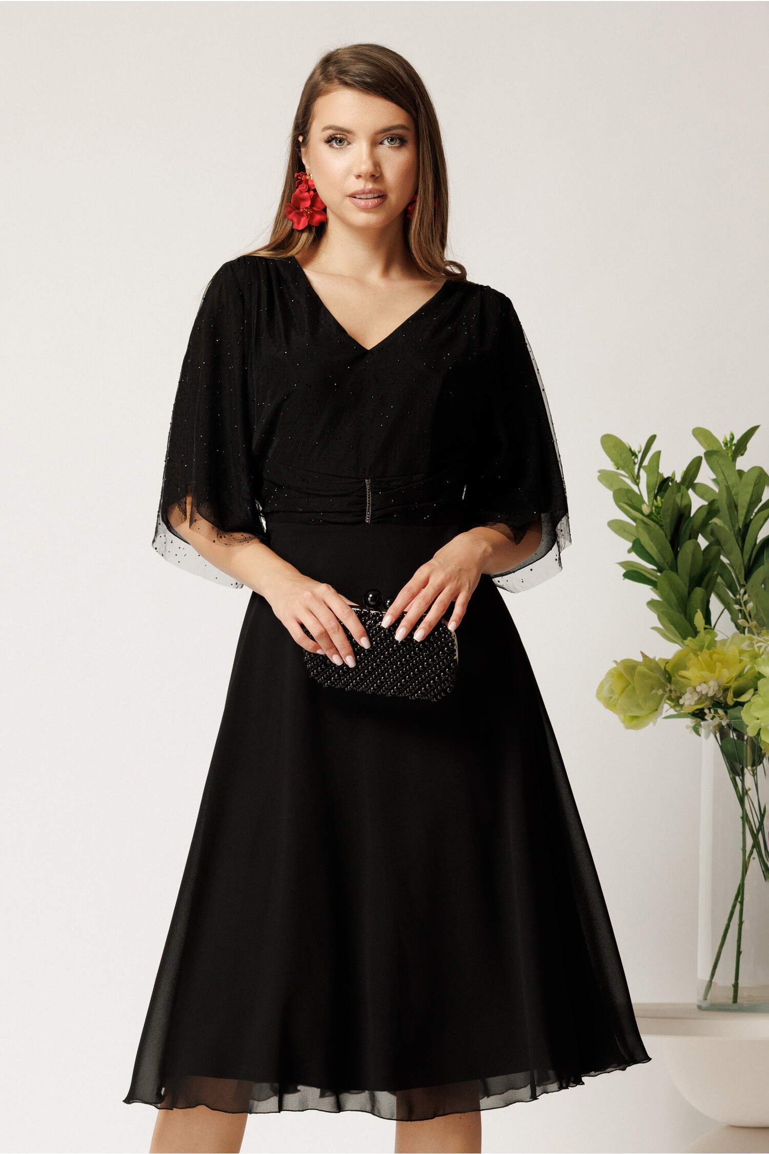 Rochie midi neagra din voal in clos cu strasuri la bust