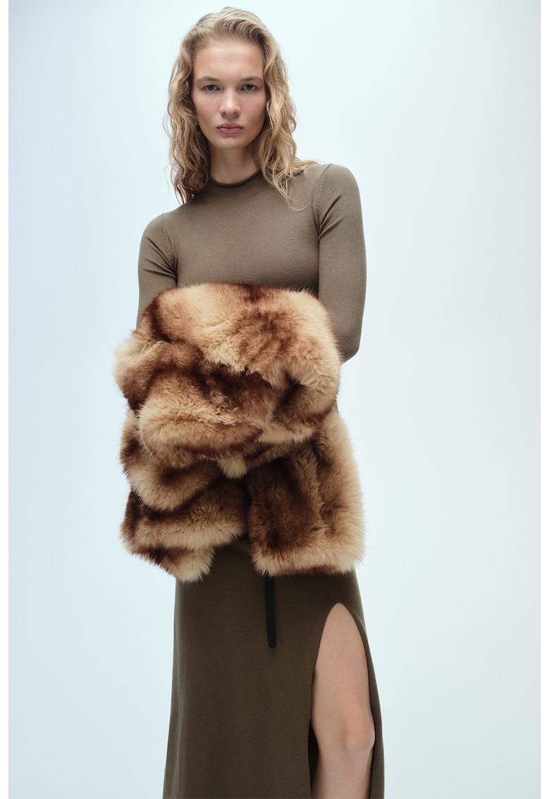 Rochie midi tricotata cu slit lateral