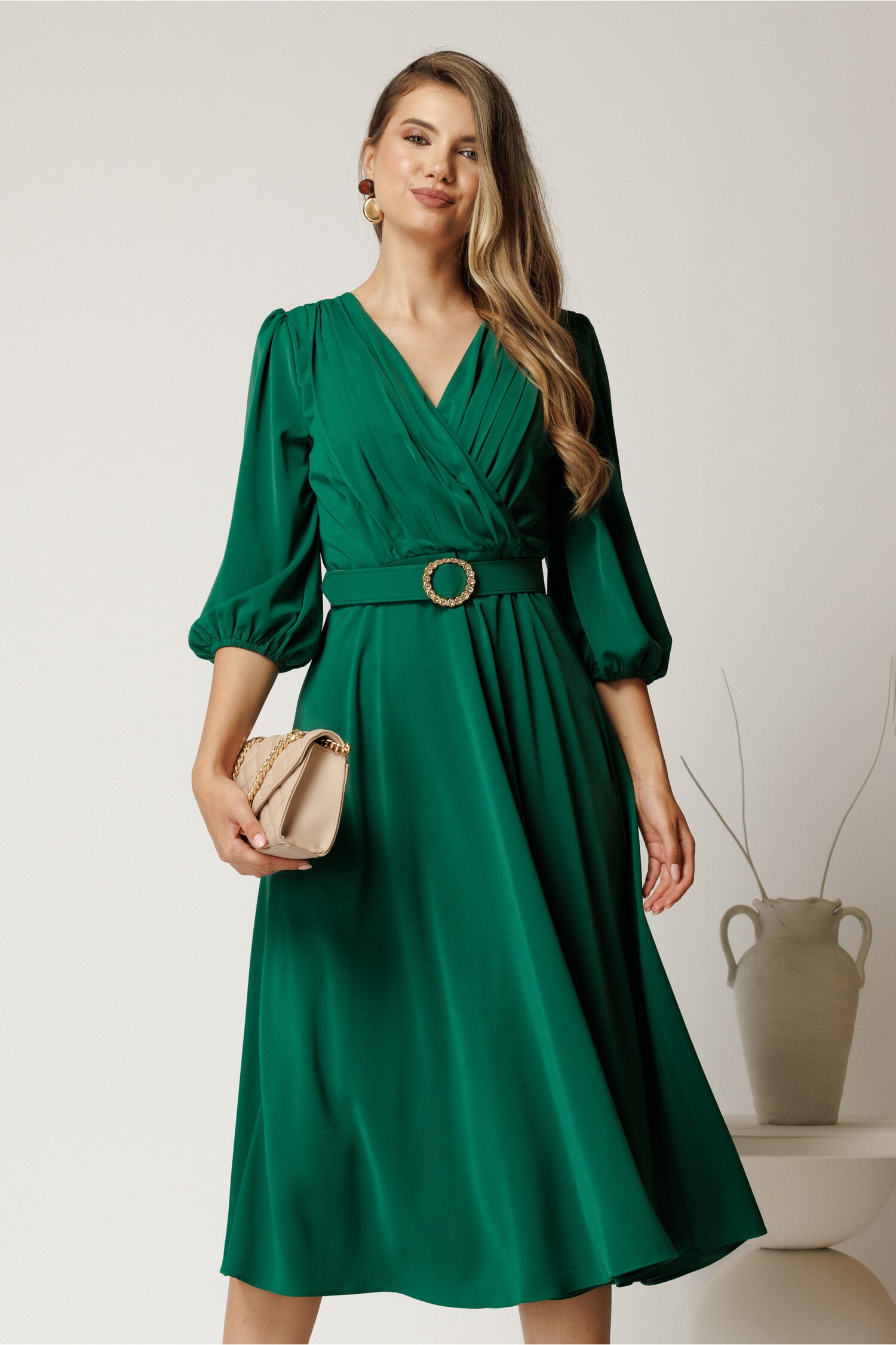 Rochie midi verde din triplu voal cu pliuri la bust si curea in talie