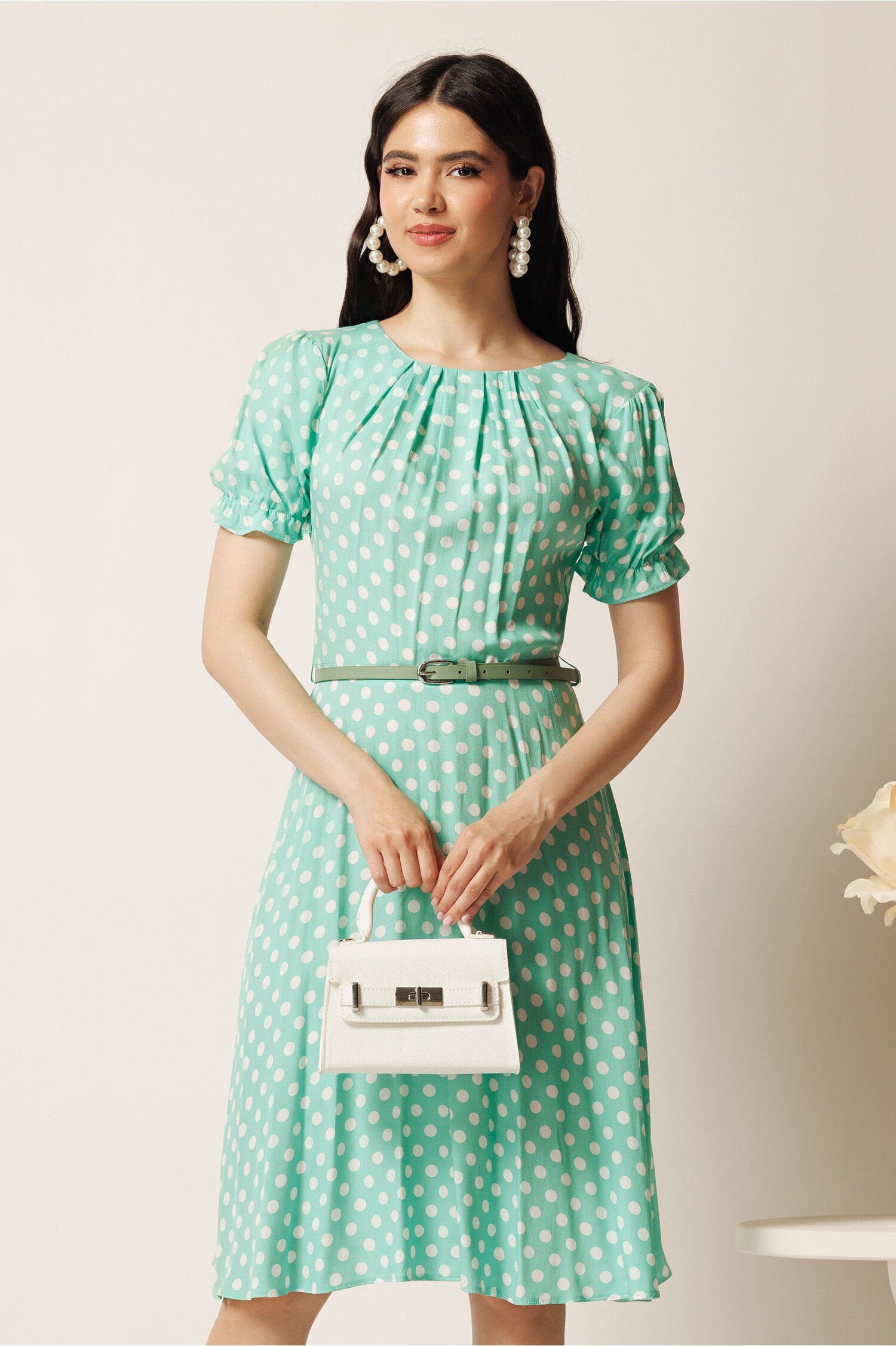 Rochie midi verde mint din viscoza in clos cu buline si curea in talie